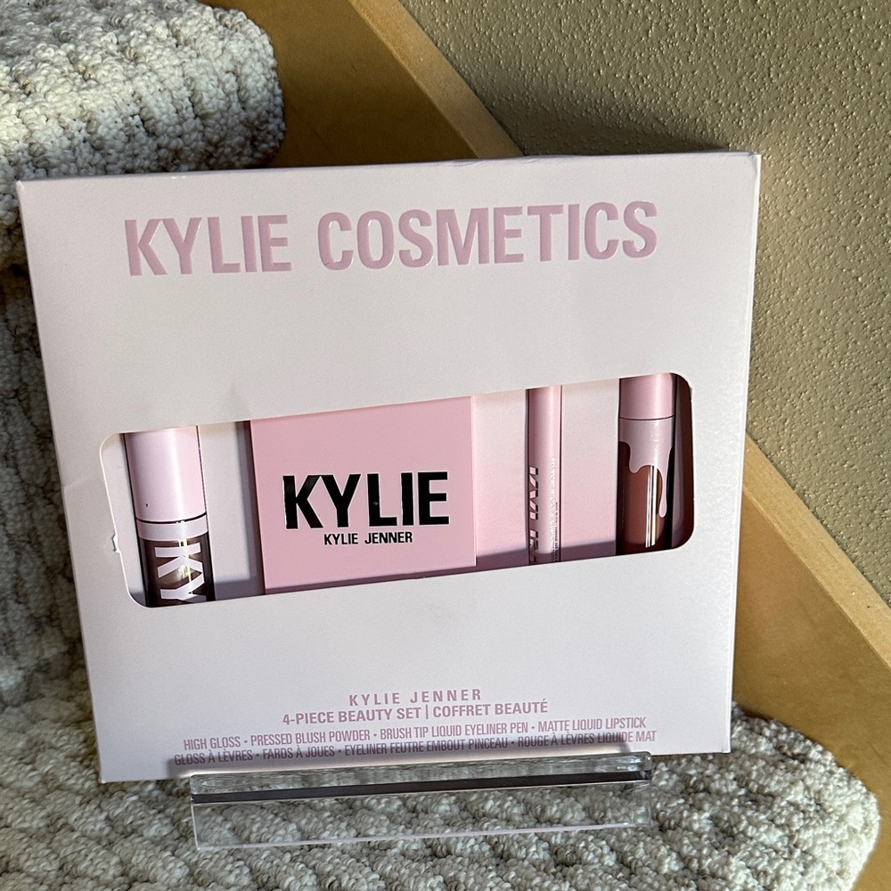 Kylie Cosmetics Lip and Cheek Set